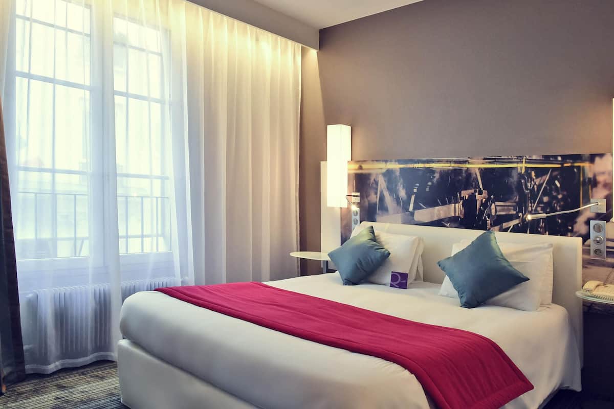 Quarto clássico, 1 cama de casal | Frigobar, cofres nos quartos, escrivaninha, cortinas blackout