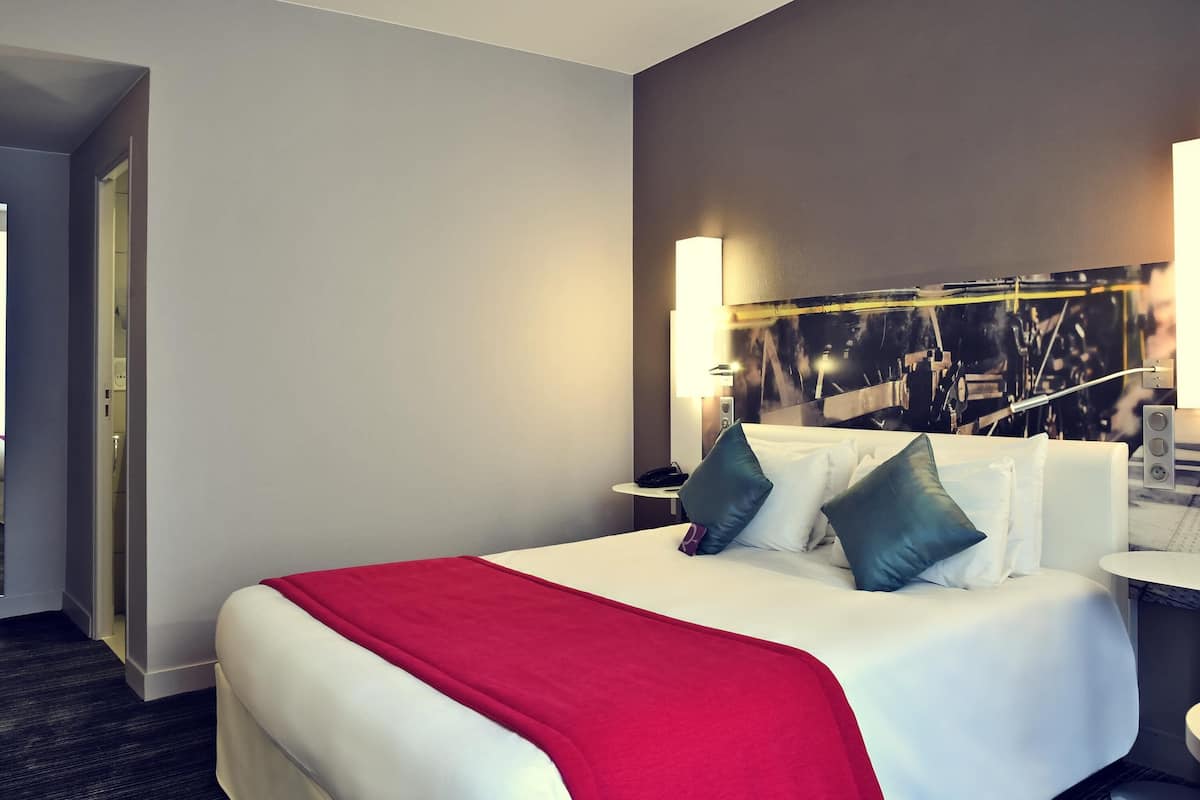 Minibar, in-room safe, desk, blackout curtains