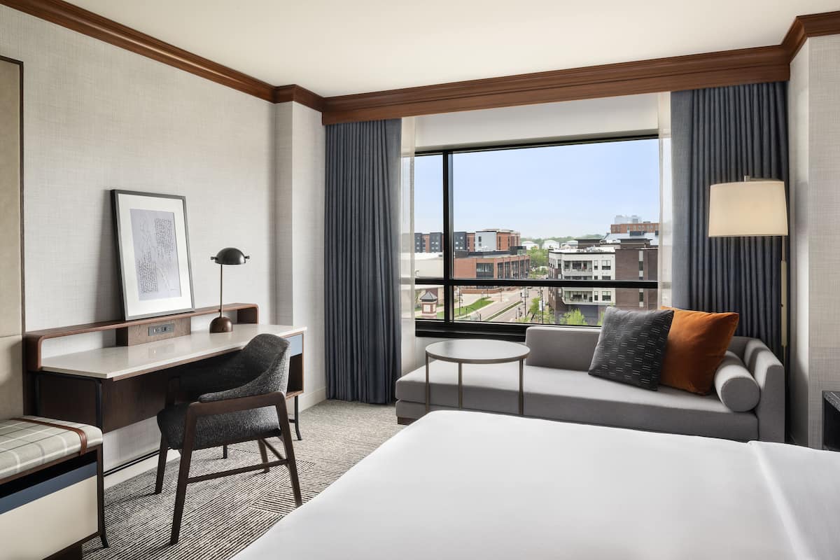 room, 1 king bed | premium bedding, pillow-top beds, in-room safe, desk