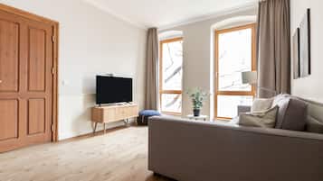 Suite with separate kitchen | Living area