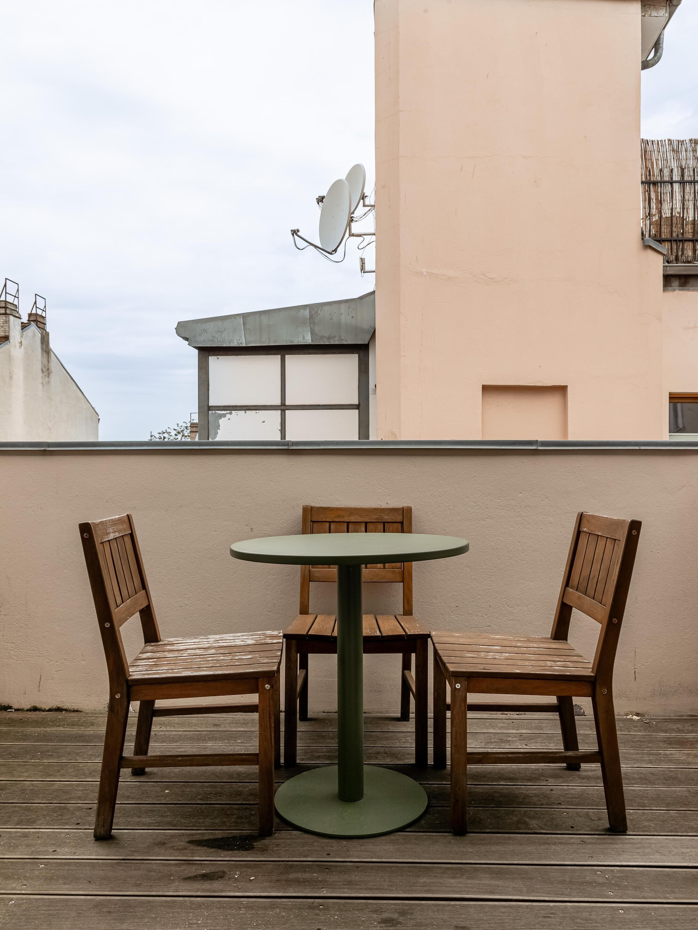 Two-Bedroom Suite with Balcony | Speisen im Freien