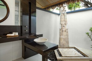 Dusche, Regendusche, kostenlose Toilettenartikel, Haartrockner