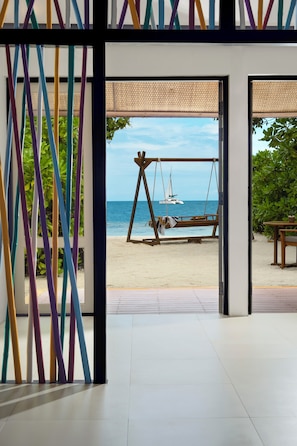 Villa, en face de la plage (Transfer Included) | Vue sur la plage ou l’océan