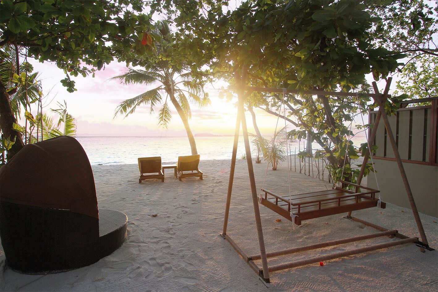 デラックス ヴィラ ビーチフロント (Transfer Included) | リビング エリア | 48 インチのテレビ (ケーブル放送視聴可)