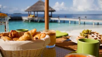 Desayuno buffet diario (USD 50 por persona)