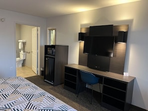Desk, laptop workspace, blackout drapes, soundproofing - Motel 6 Junction, Texas - Llano River (Junction)