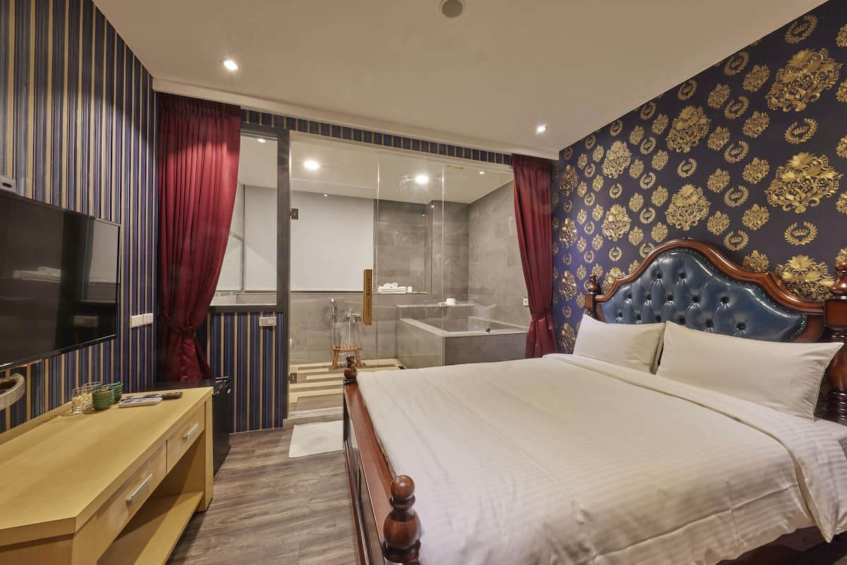 Elite Double Room | Desk, WiFi (free), bed sheets