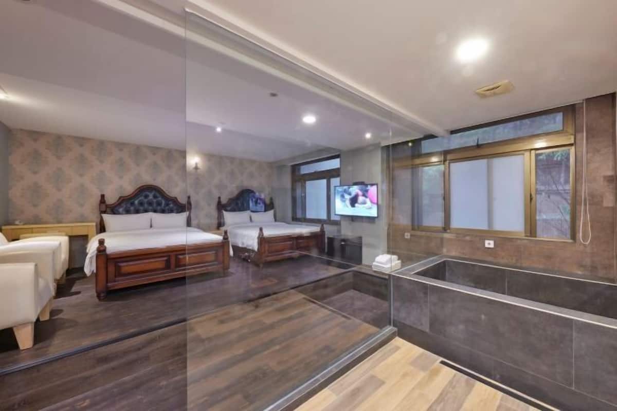1 habitación, escritorio, wifi gratis y ropa de cama