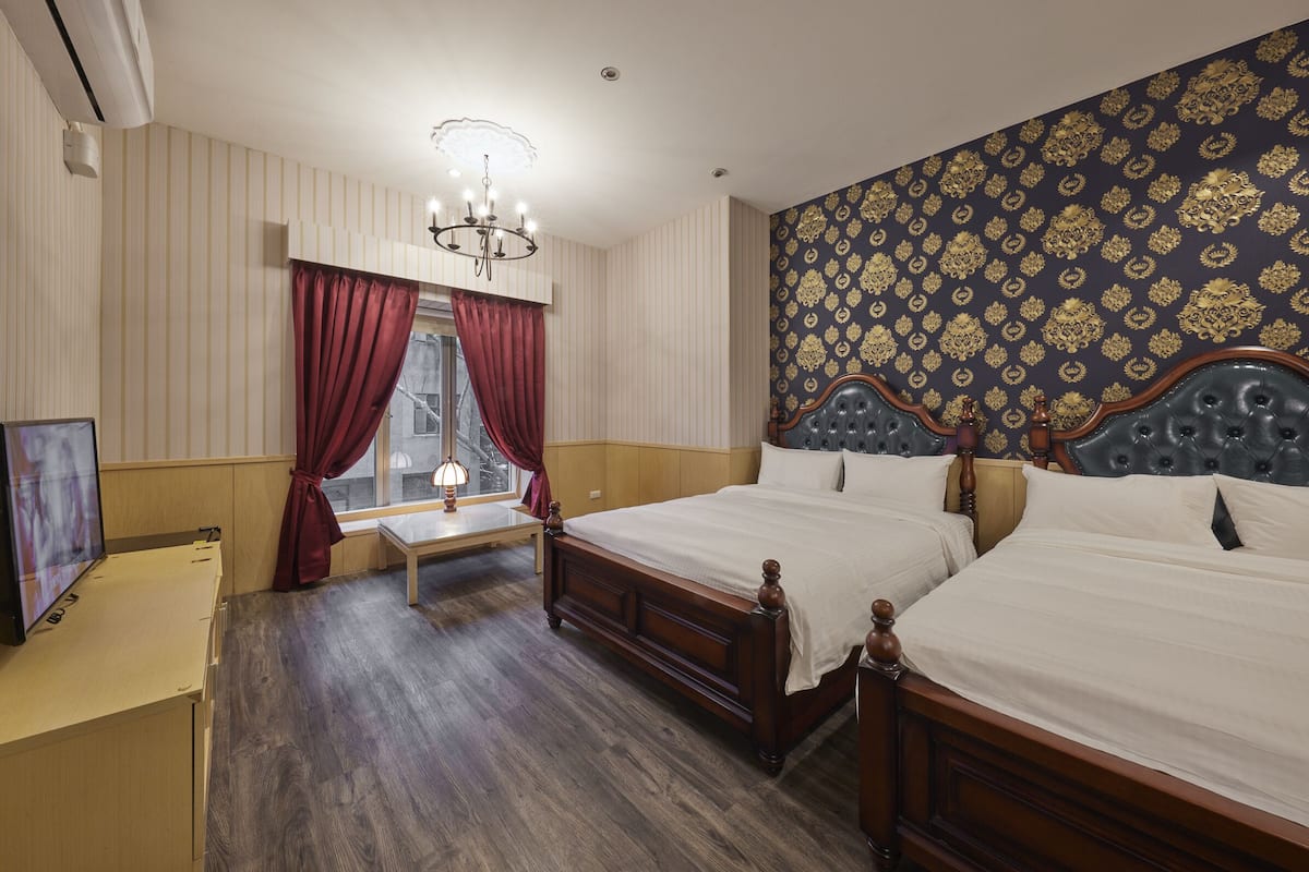 Habitación cuádruple Deluxe | 1 habitación, escritorio, wifi gratis y ropa de cama