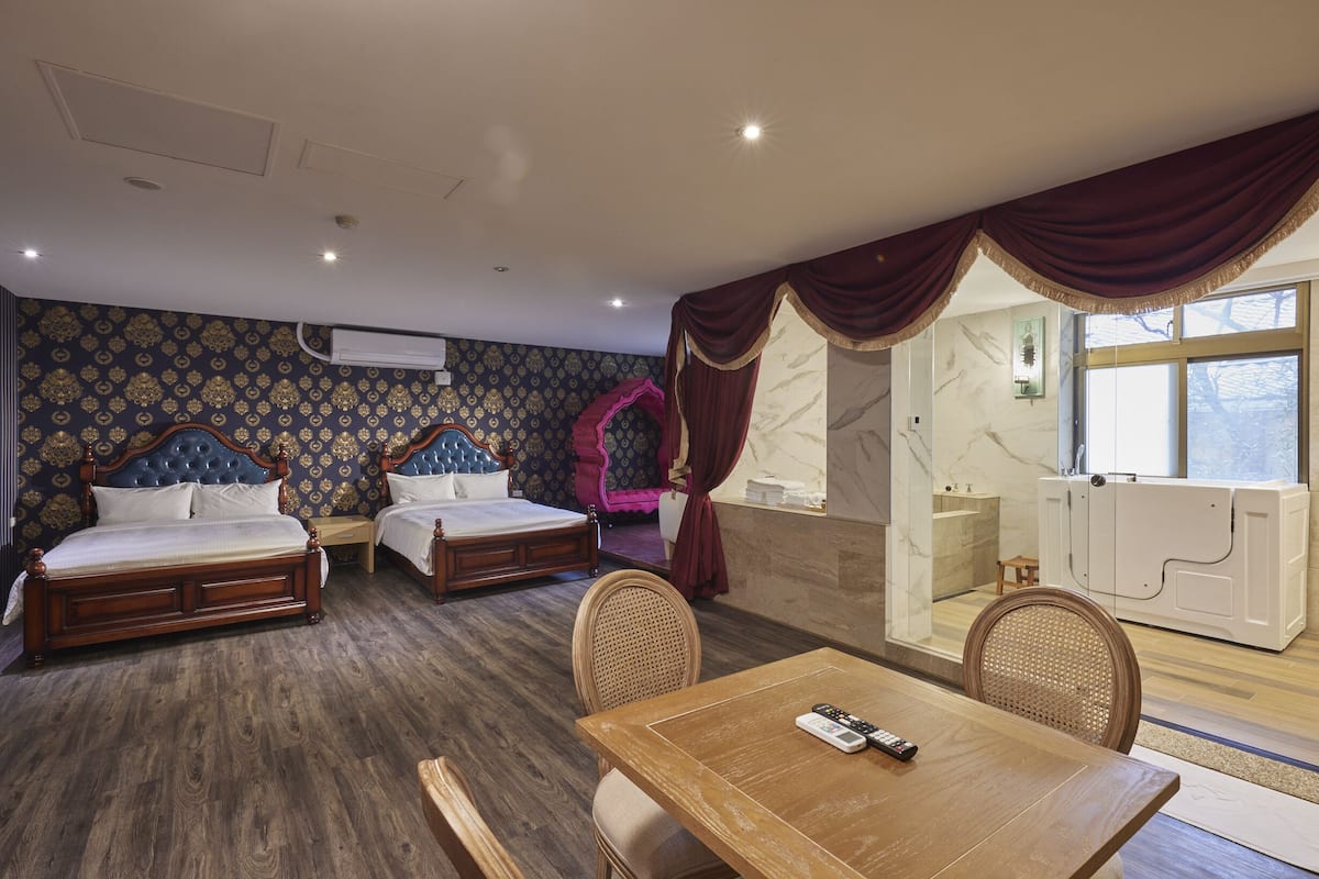 1 habitación, escritorio, wifi gratis y ropa de cama
