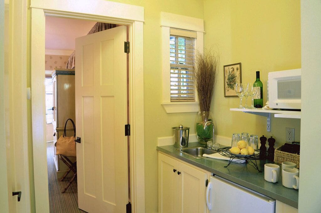 main street suite | private kitchenette | fridge, coffee/tea maker