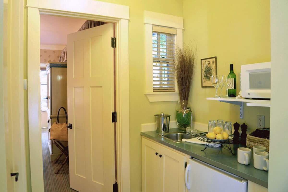 main street suite | private kitchenette | fridge, coffee/tea maker