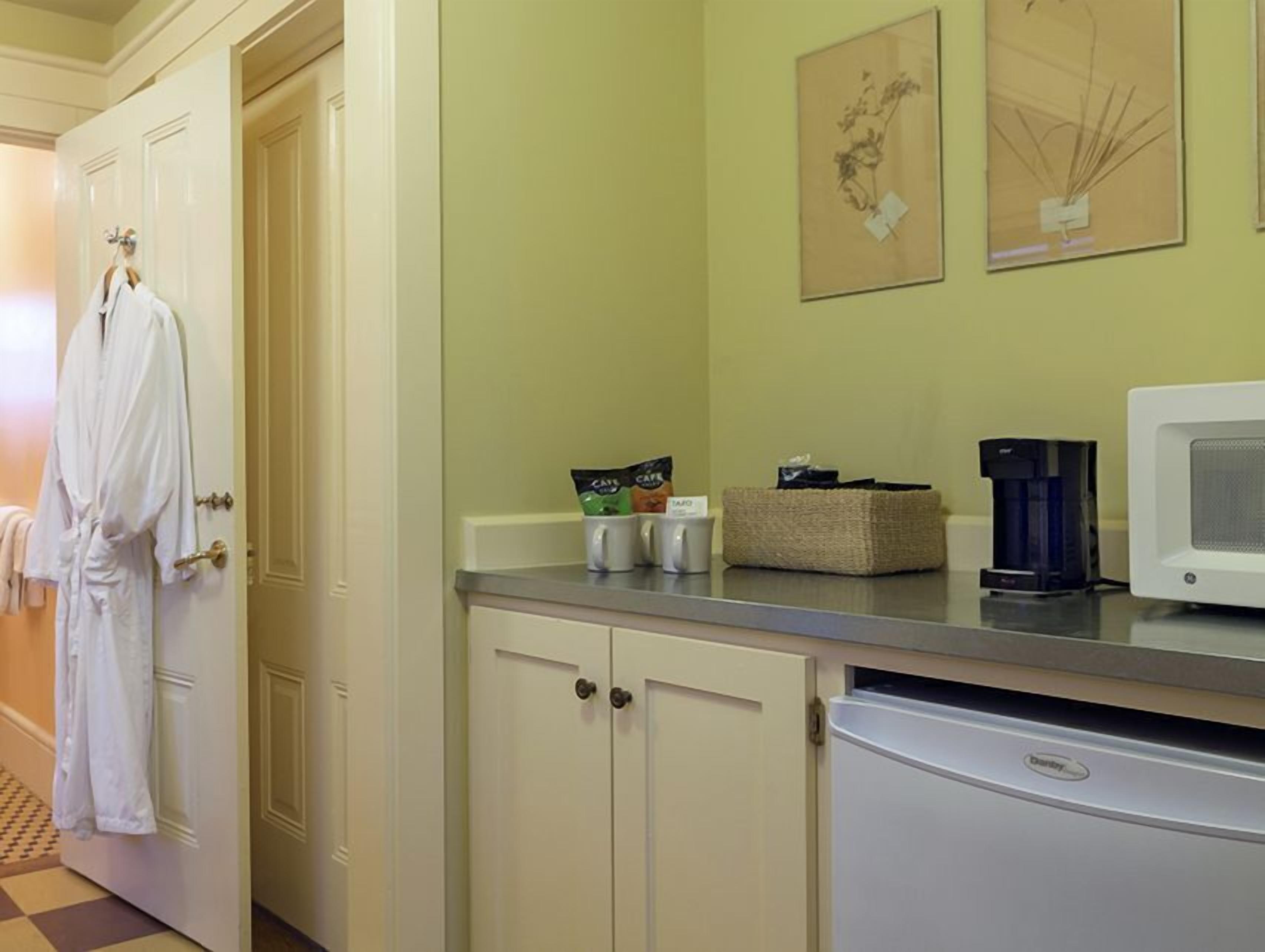 signature suite | private kitchenette | fridge, coffee/tea maker