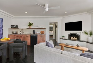 Superior Bungalow, Ensuite, Courtyard View | Private kitchen