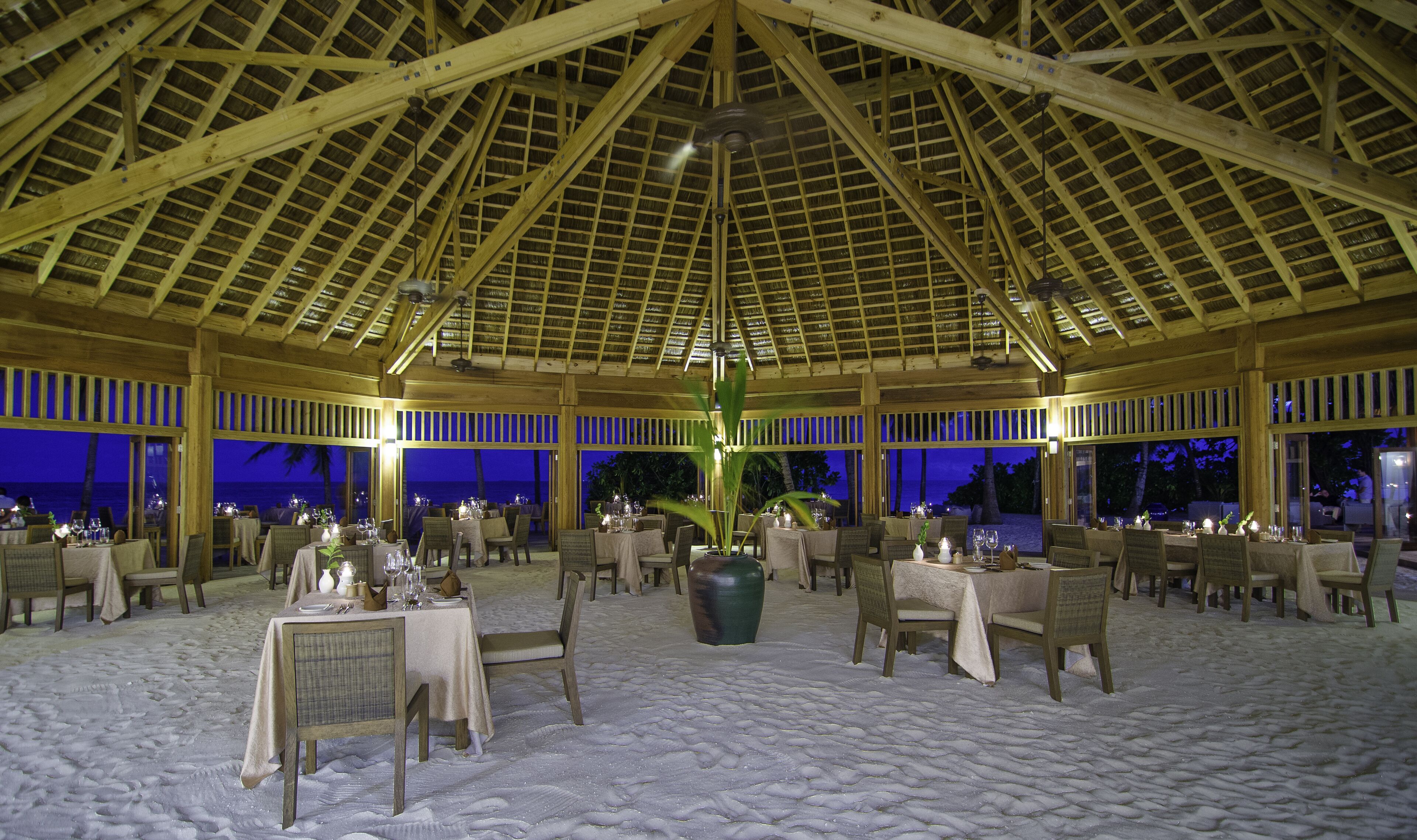 2 restaurants, breakfast, lunch served; local and international cuisine