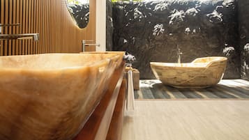 Svit - 3 sovrum (Mirihi Maa - Private Pool) | SÀngtillbehör av högsta kvalitet, duntÀcken och minibar