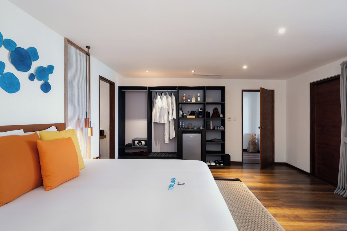 高級寝具、羽毛の掛け布団、ミニバー、セーフティボックス (室内)
