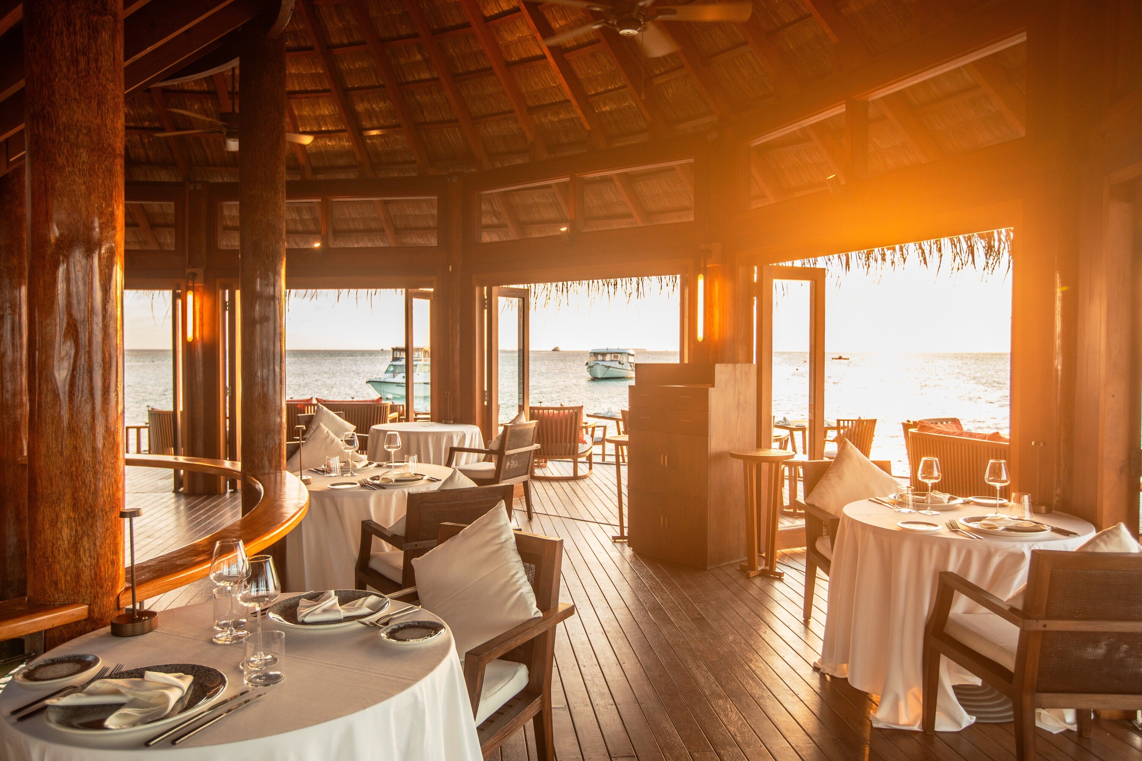 2 restaurants; breakfast, lunch and dinner served 