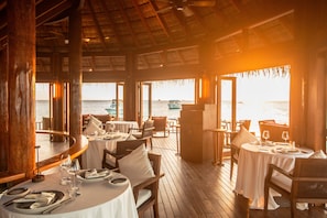 2 restaurantes; se sirven desayunos, comidas y cenas