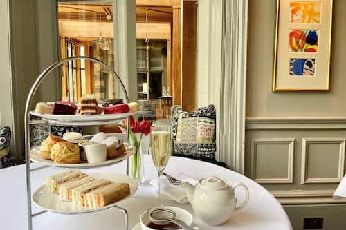 Petit déjeuner, déjeuner et dßner servis sur place