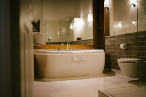 Kamar Deluks | Kamar mandi | Kombinasi shower/bathtub dan perlengkapan mandi desainer