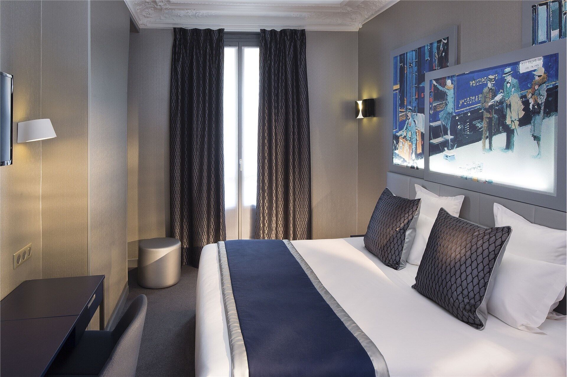 In-room safe, desk, laptop workspace, soundproofing