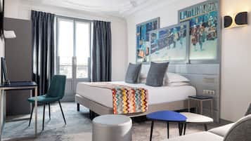 Caja de seguridad en la habitación y escritorio