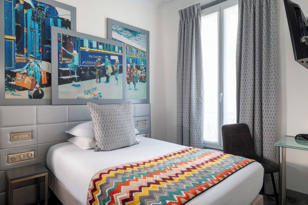In-room safe, desk, laptop workspace, soundproofing