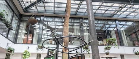 3 restaurants, serveren ontbijt, lunch, diner, Thaise gerechten