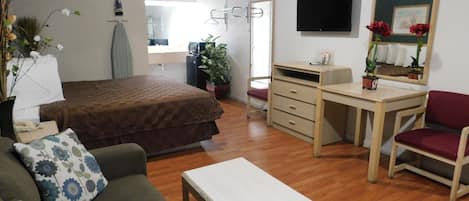 Suihkun ja ammeen yhdistelmä, hiustenkuivaaja, pyyhkeet