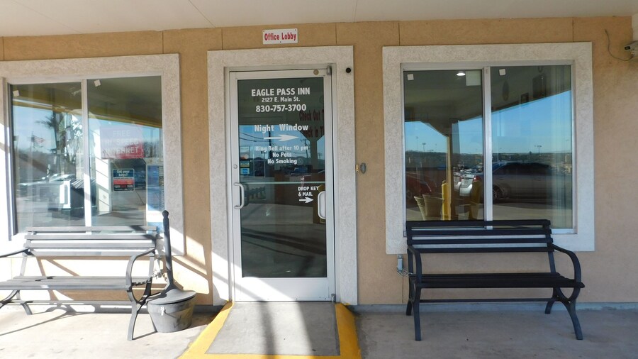 Eagle Pass Inn