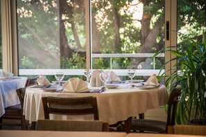 Breakfast, lunch, dinner served; Mediterranean cuisine