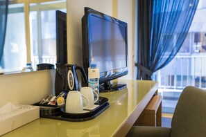 Habitación individual estándar | Minibar, caja fuerte, escritorio y sistema de insonorización