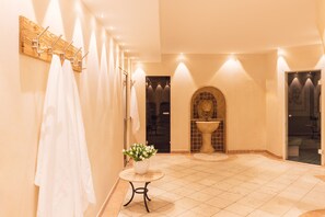 Salas de tratamientos para parejas, sauna, bañera de hidromasaje 