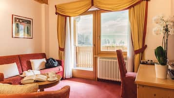 Suite (Dream) | Living area | Flat-screen TV, DVD player