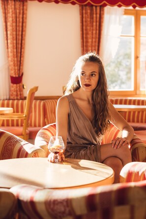 Breakfast and dinner served