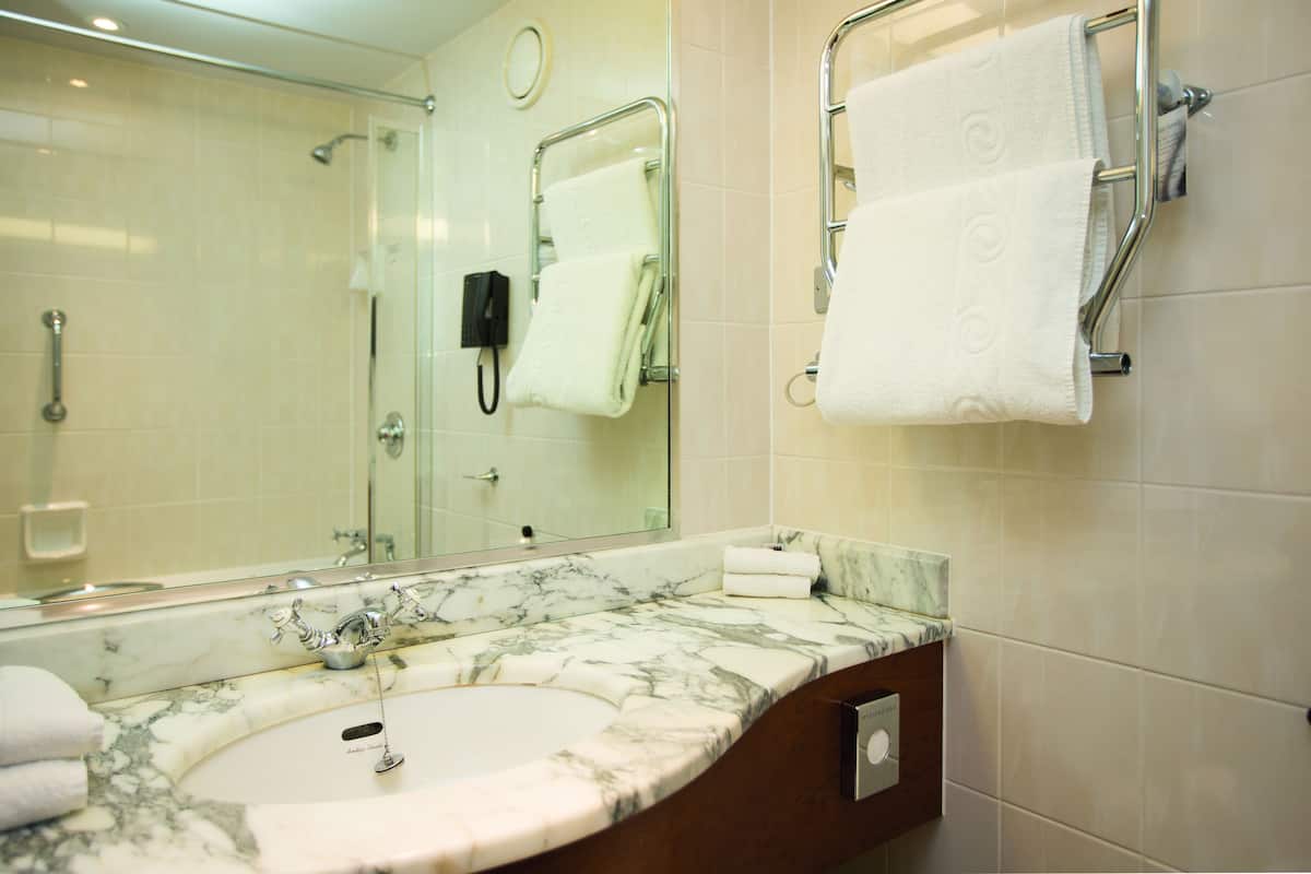 signature twin room, 1 bedroom | bathroom | combined shower/bathtub, designer toiletries, hair dryer, bathrobes
