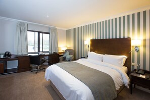 Habitación doble Prestigio, 1 cama matrimonial | Escritorio, tabla de planchar con plancha y cunas gratuitas 