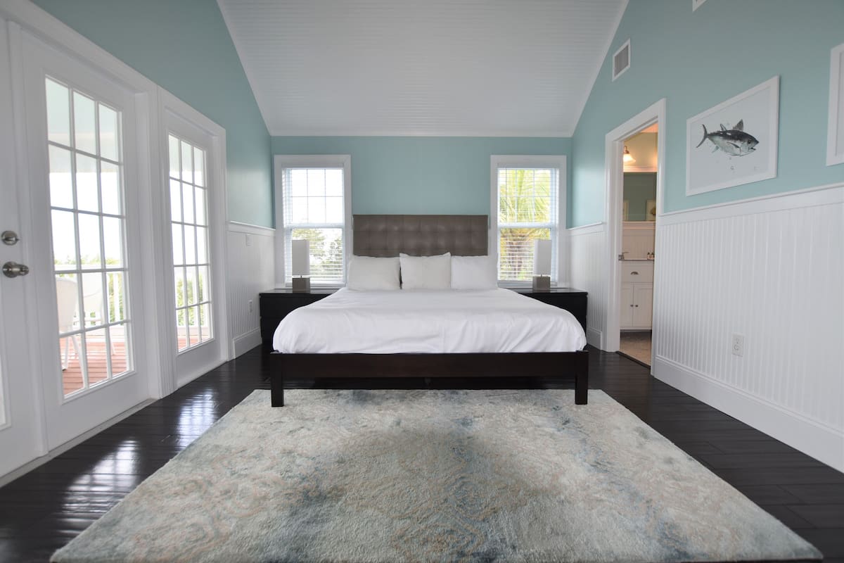 Premium Townhome | 3 bedrooms, Egyptian cotton sheets, premium bedding, pillowtop beds