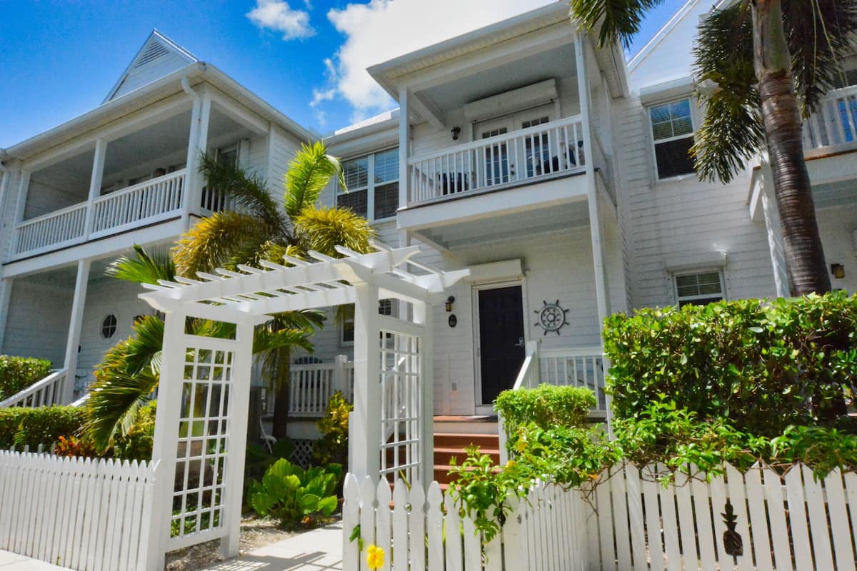 Premium Townhome | 3 bedrooms, Egyptian cotton sheets, premium bedding, pillowtop beds