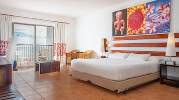 Standardrum | Sängtillbehör av högsta kvalitet och värdeförvaringsskåp på rummet