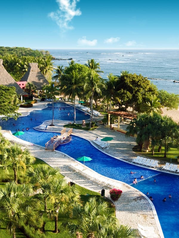 5 outdoor pools, sun loungers