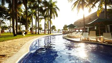 5 outdoor pools, pool loungers