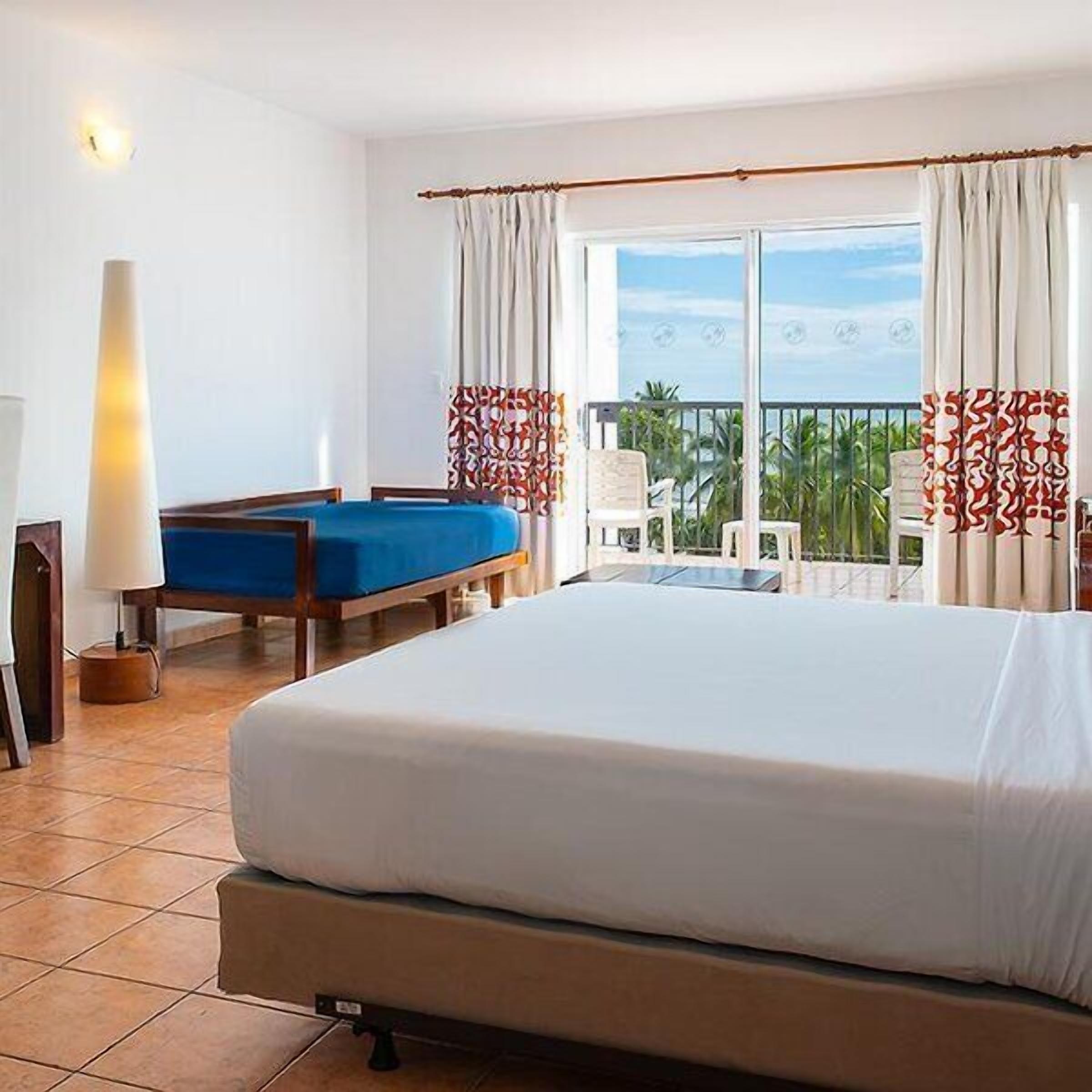 Sea View, 1 King Bed | Premium bedding, in-room safe, desk, iron/ironing board (on request)