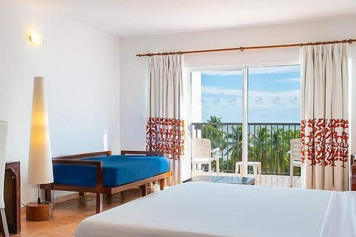 Sea View, 1 King Bed | Premium bedding, in-room safe, desk, iron/ironing board (on request)