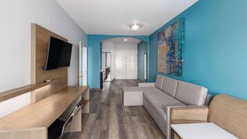 Suite Presidensial, 1 Tempat Tidur King dengan tempat tidur Sofa, Bebas Asap Rokok (Living Area) | Meja kerja, tirai kedap cahaya, setrika/meja setrika, dan Wi-Fi gratis