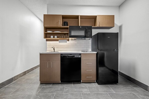 Standard Room, 1 King Bed, Non Smoking | Desk, blackout curtains, iron/ironing board, free WiFi