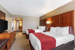 Suite, varias camas, con acceso para personas discapacitadas, para no fumadores | Escritorio, espacio para trabajar con laptop y cortinas blackout