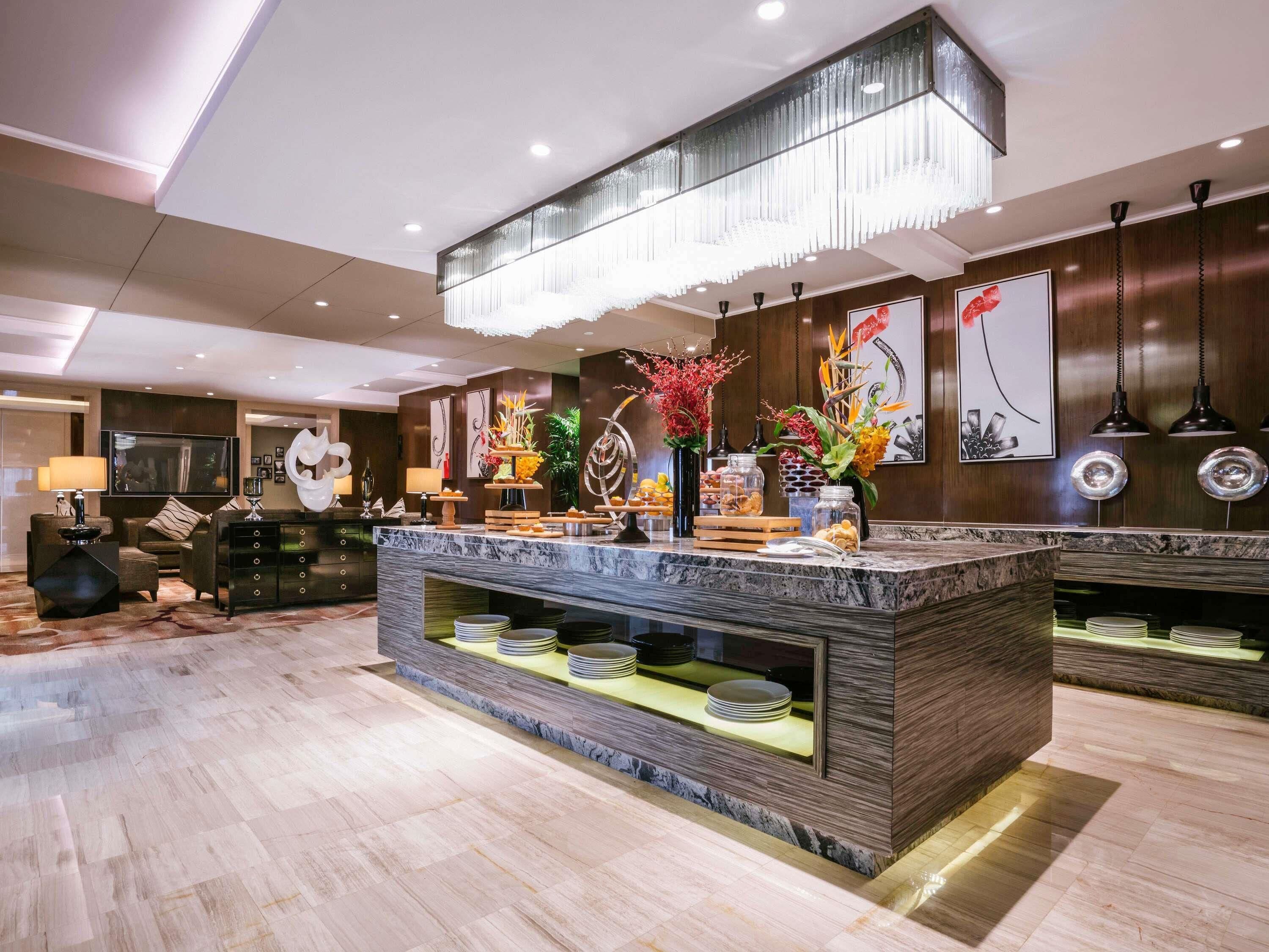 Ropa de cama de alta calidad, cubrecamas y minibar 