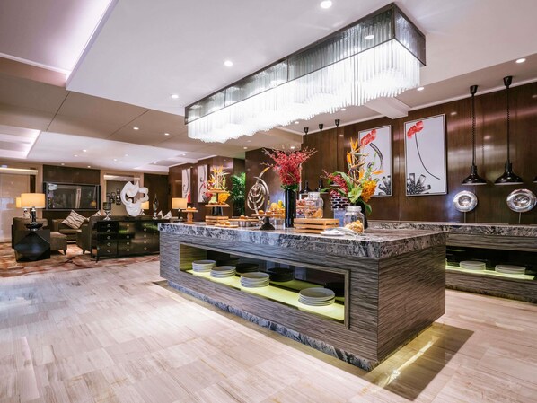 Premium bedding, down comforters, minibar, in-room safe